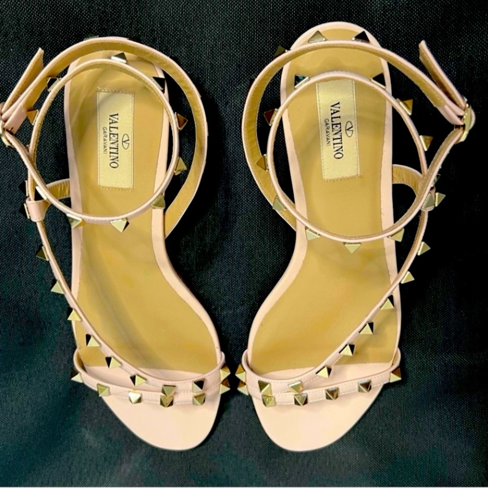 Pink Valentino Garavani Rockstud Swirl Sandals NEW